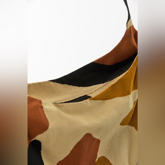 NWT. Zara Camel Printed Rectangular Maxi Bag. - Picture 3 of 5